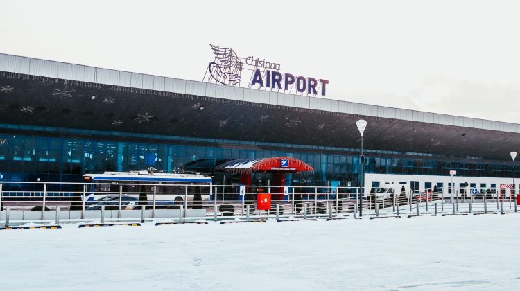 FOTO Cu valiza burdușită cu țigări, un bărbat de 32 de ani se îndrepta spre Londra. Ce i s-a întâmplat