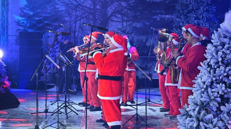 LIVE pe RLIVE TV și rlive.md: Concert cu fanfară în seara de ajun, în Piața Marii Adunări Naționale
