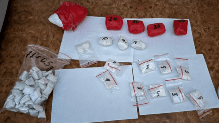 VIDEO Un alt moldovean, prins cu o „afacere” în mediul online. Poliția: Un gram de cocaină era vândut cu 180 de dolari