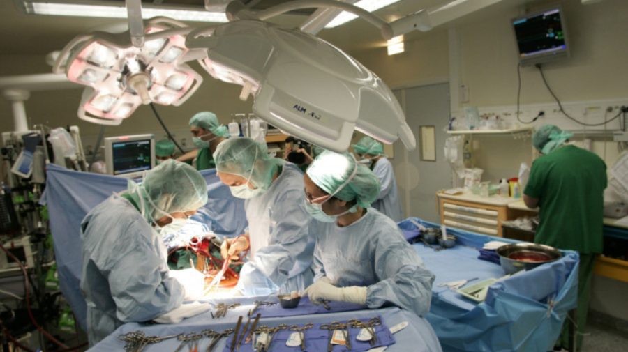 Primul transplant parţial de inimă din lume se dovedeşte a fi un succes la început de an