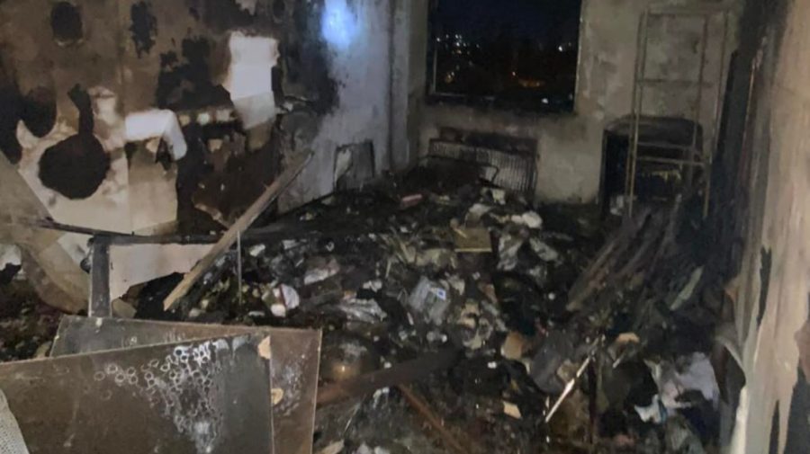 FOTO Fumul dens a cuprins un apartament din Capitală: 19 oameni, inclusiv cinci copii, evacuaţi din blocul de locuit