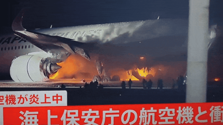 VIDEO Avion de pasageri în flăcări pe aeroportul din Tokyo, după ce s-a ciocnit de altă aeronavă