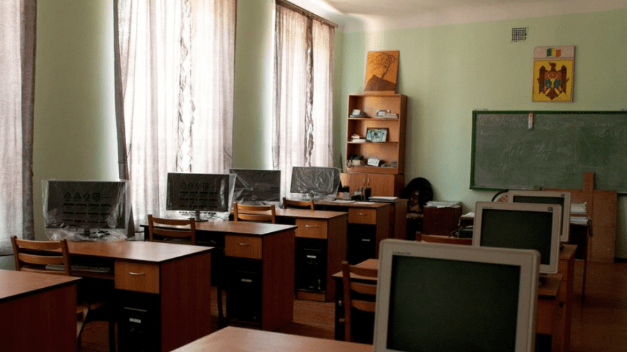 Ministerul s-a sesizat privind „educația” cu capul de perete din Aluatu. Directoarea ar fi recurs la ea nu o dată