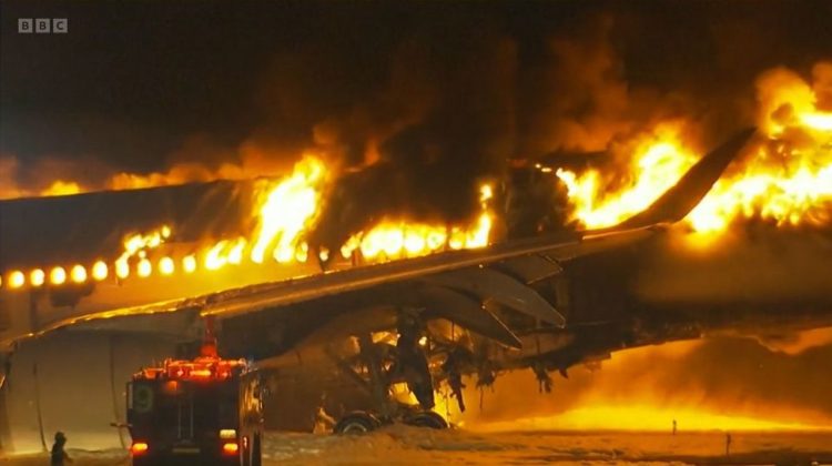 VIDEO Accidentul aviatic din Japonia. Cum a fost posibil ca două avioane să se ciocnească pe pistă