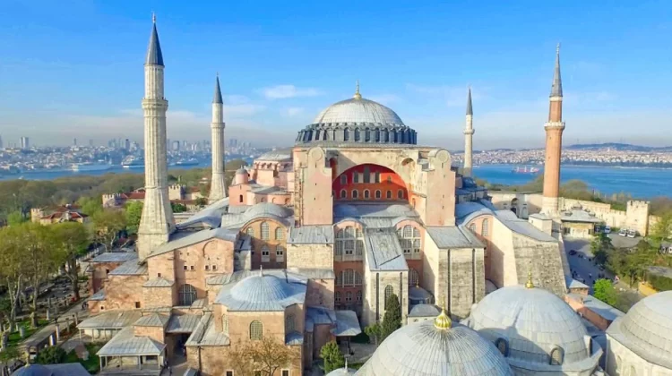 Turcia introduce o taxă de intrare de 25 de euro la Hagia Sofia din Istanbul