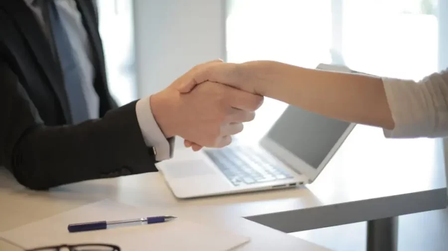 Moldovenii preferă să lucreze la privat. Cifra celor angajați în câmpul muncii anul trecut