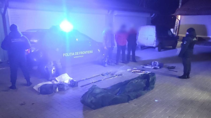Patru moldoveni, printre care și un minor, prinși la pescuit ilegal în râul Nistru. Ce amenzi au primit