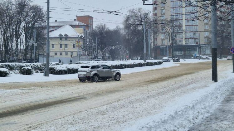 Uraganul alb se retrage parțial: Codul portocaliu devine galben. Grosimea stratului de zăpadă a ajuns la 16 cm