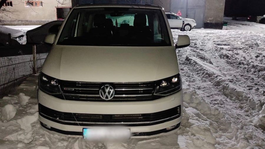 FOTO Un moldovean a rămas fără mașina unei rude, la frontieră. Ce era în neregulă cu automobilul