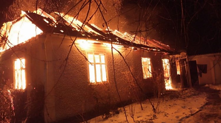 FOTO Incendii puternice la Soroca și Edineț. Două pensionare au fost găsite fără suflare în propriile case