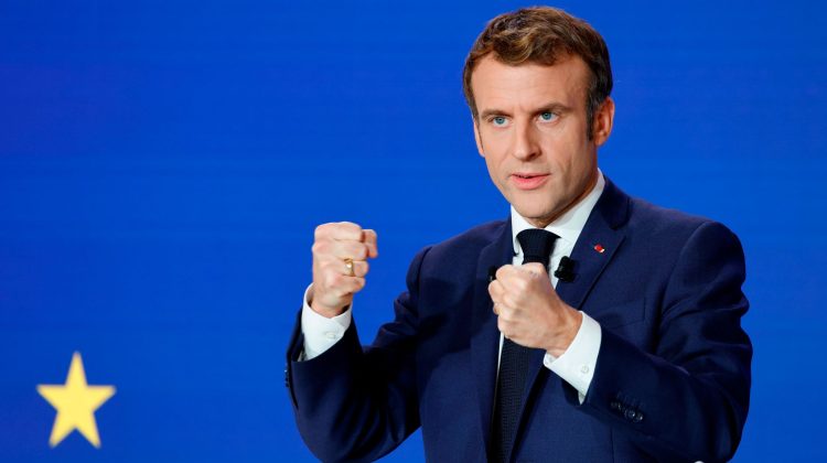 Preşedintele Macron anunţă noi livrări de arme şi o vizită în Ucraina în februarie
