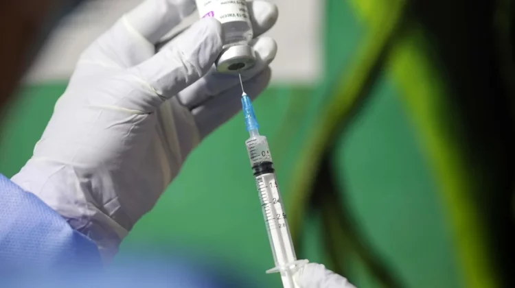  81 de morți! Scandalul vaccinurilor în Marea Britanie: AstraZeneca ar putea plăti despăgubiri de zeci de milioane