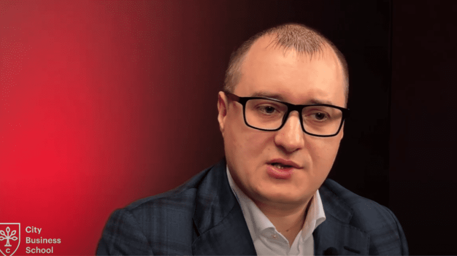 Nu contează câți bani ai, contează să fii om. Vadim Mămăligă, invitatul emisiunii „Crezul eroului”