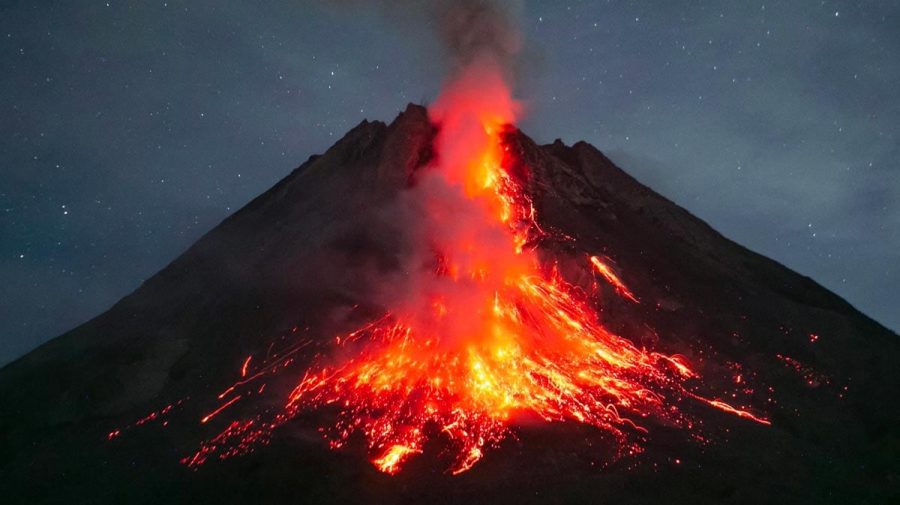 VIDEO Un vulcan a erupt și în Indonezia, la doar o lună după un episod eruptiv mortal