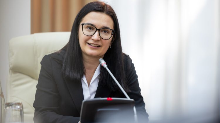 Viceprim-ministra pentru Integrare UE: După 10 ani, R. Moldova a crescut o generație care nu știe ce înseamnă viză