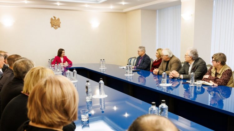 Președinta Maia Sandu a discutat despre referendumul privind integrarea europeană cu oameni de cultură
