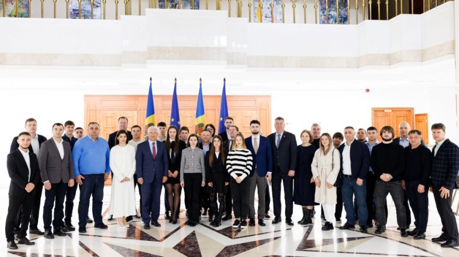 Maia Sandu s-a consultat cu reprezentanți CNOS și mai mulți sportivi despre referendumul de aderare la UE
