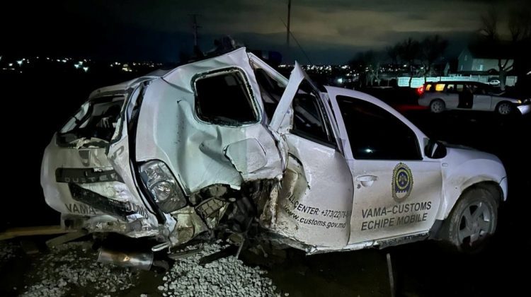 FOTO Accident la Chestrosu: Mașina echipei mobile a Serviciului Vamal, tamponată în viteză excesivă de un șofer beat