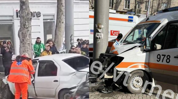 VIDEO, FOTO Accident grav în centrul capitalei. O ambulanță a fost aruncată într-un pilon de pe marginea drumului