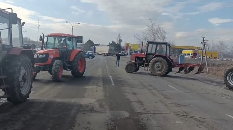 Fermierii din Republica Moldova își continuă protestele, în 5 locații din țară. Așteaptă un dialog cu conducerea țării