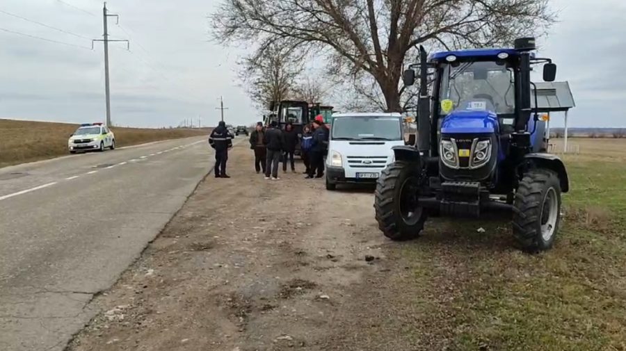 VIDEO Agricultorii din Găgăuzia susțin că au fost opriți de oamenii legii. Poliția: Încălcări ale RCR
