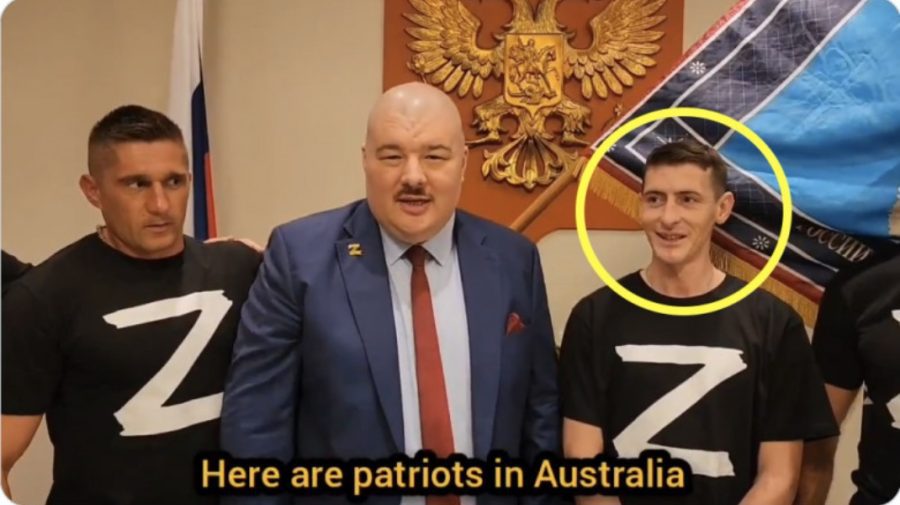 STOP CADRU Fiul vitreg al noului șef al armatei ucrainene, filmat în tricou „Z”, rugându-se pentru victoria Rusiei
