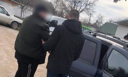 Un ucrainean, dat în căutare internațională, prins în timp ce încerca să intre în Moldova. Ce ilegalități a comis