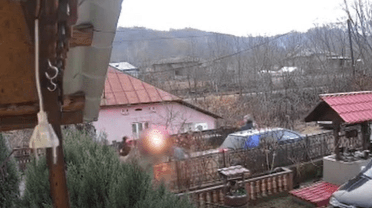Trei băieți i-au dat foc unui bărbat, în România, ca să se distreze. Victima are 55 de ani