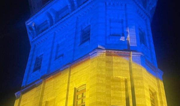 „În semn de solidaritate”. Arcul de Triumf și Muzeul de Istorie al Chișinăului vor deveni galben-albastre sâmbătă