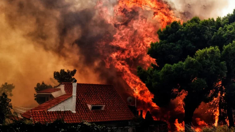 Un stat ordonă evacuarea a 30.000 de persoane din cauza riscului de incendiu ”catastrofal”. Temperaturi de 40 de grade