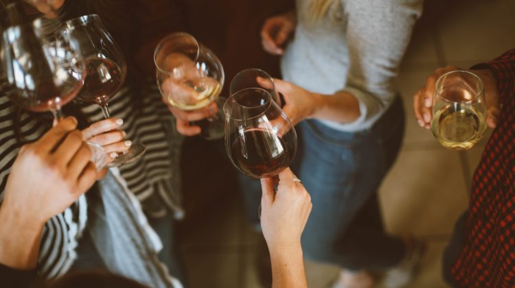 Amatorii de vin bun din Moldova pot degusta vinuri premium, la un eveniment desfăşurat în aceeaşi zi în lumea întreagă