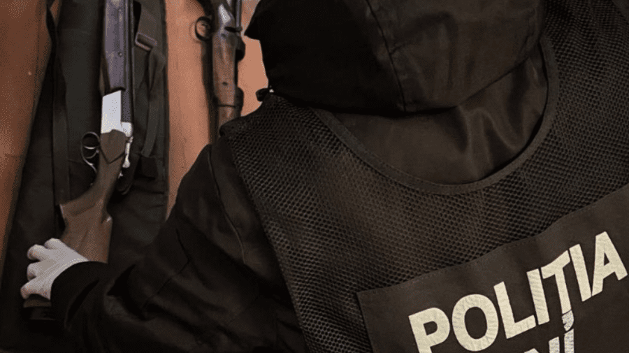 VIDEO Arme adaptate pentru braconaj, găsite în sudul țării. Localitățile în care au descins oamenii legii