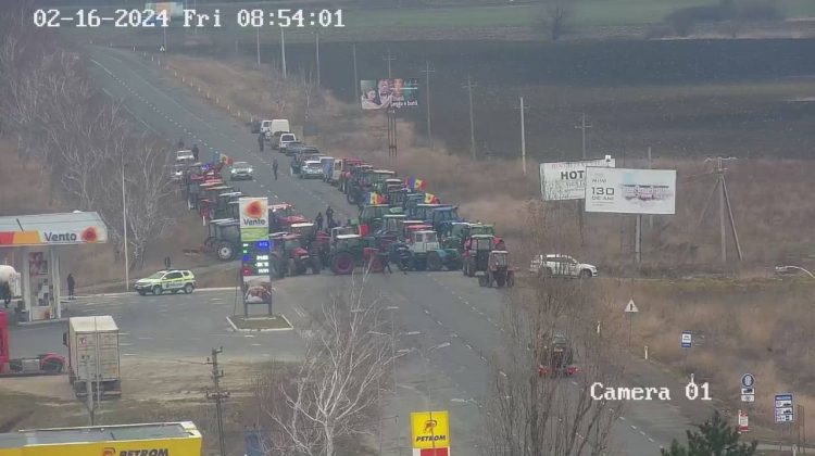 Drumul de acces spre punctul de trecere a frontierei Leușeni, BLOCAT de tractoare. Ce trebuie să știe călătorii