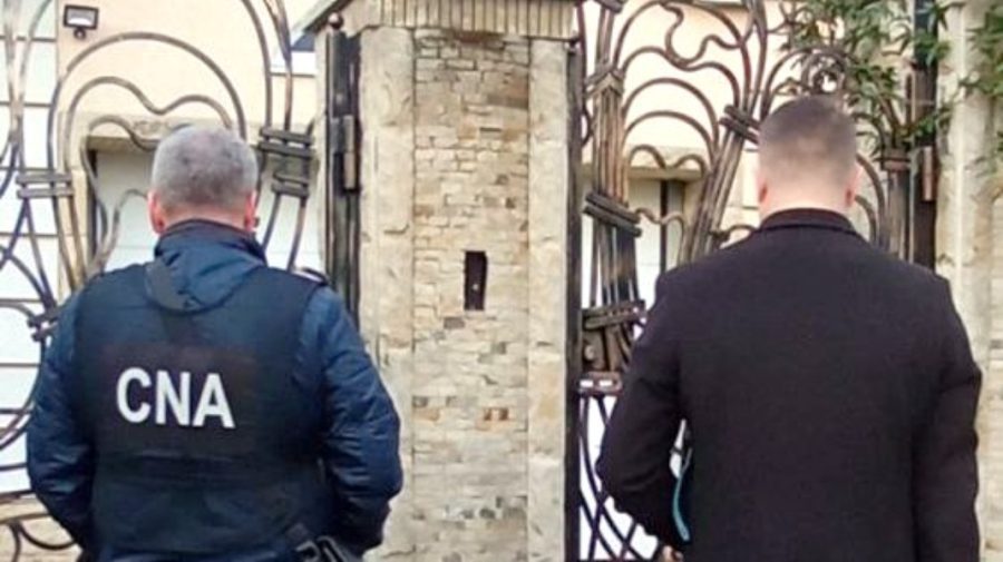 VIDEO „Spune-i să nu retrăiască, o dat banii cui trebuie”. CNA face publice discuțiile unui avocat bănuit de corupție