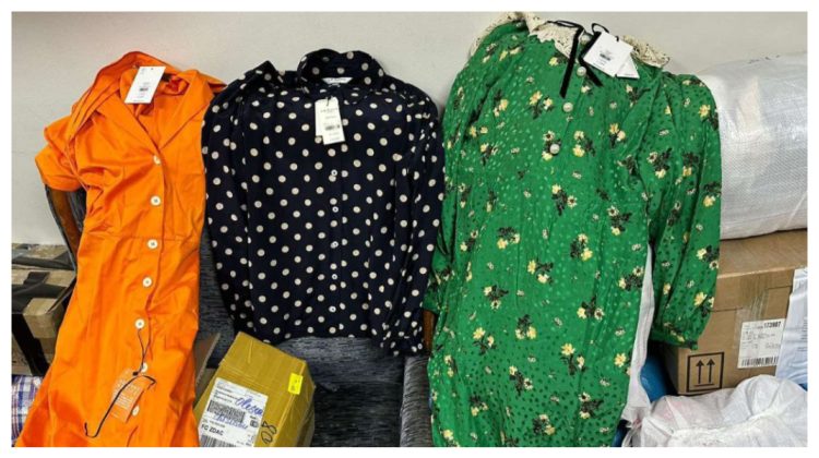 FOTO Încălțăminte și articole vestimentare de brand, tăinuite printre bagaje, găsite la vama Leușeni