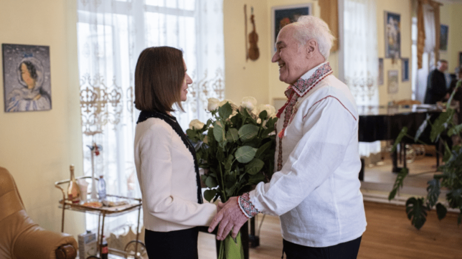 VIDEO Maia Sandu l-a felicitat pe maestrul Eugen Doga cu prilejul zilei sale de naștere: „L-am găsit cu același zâmbet”