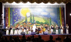 55 ani de la fondarea Orchestrei de Muzică Populară Folclor. Maia Sandu a conferit titluri onorifice mai multor artiști