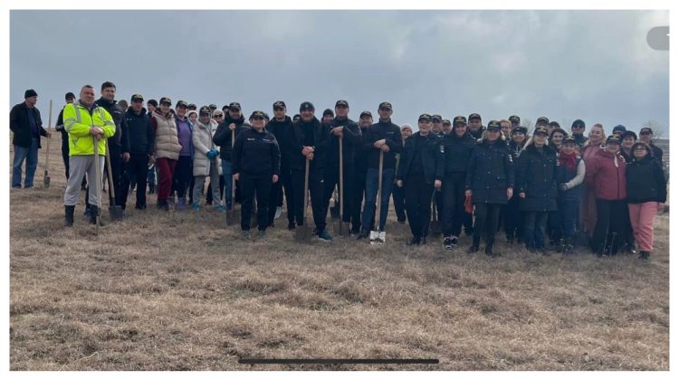 FOTO Pentru o Moldovă mai verde! Serviciul Vamal s-a alăturat Campaniei Naționale de Împădurire