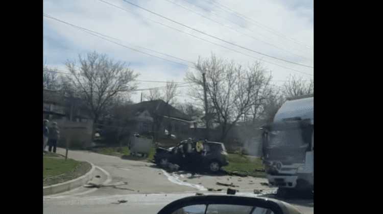 VIDEO Două autovehicule s-au ciocnit violent la Orhei. Poliția vine cu detalii