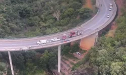 Patruzeci şi cinci de morţi în Africa de Sud, în urma căderii unui autobuz de pe un pod