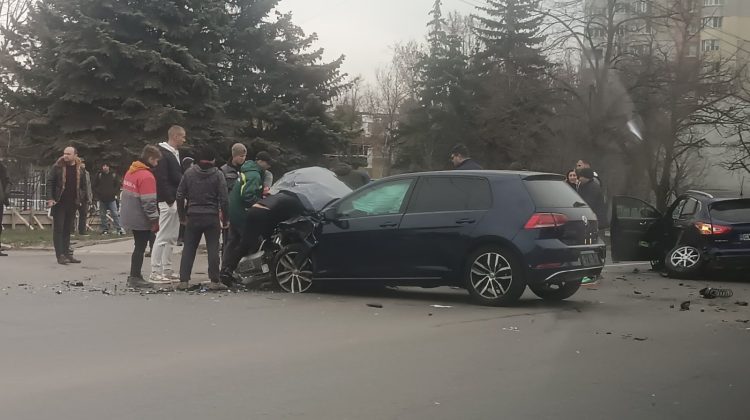 STOP CADRU cu momentul producerii accidentului de pe strada Miorița. Un șofer a fugit de la fața locului