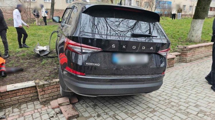 FOTO Un pieton a fost tamponat pe trotuar în orașul Rîșcani. Cum s-a întâmplat?