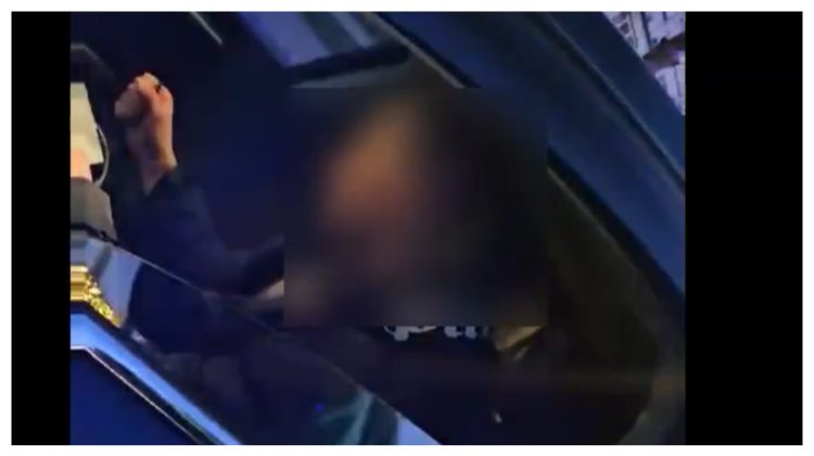 VIDEO Taximetrist prins rupt de beat la volan, chiar de dimineață. Ce concentrație de alcool avea