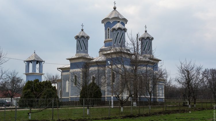 „Solidari cu rudele noastre din Cernăuți!” Biserica din satul Răuțel a aderat la Mitropolia Basarabiei