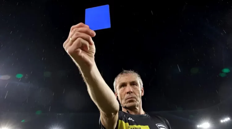 Revoluție în fotbal: Se votează introducerea cartonașului albastru și alte reguli complet noi