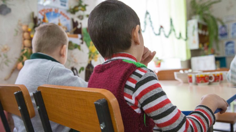 Serviciul social de îngrijire alternativă, dezvoltat de Primăria Chișinău. Află cum poți deveni părinte-educator