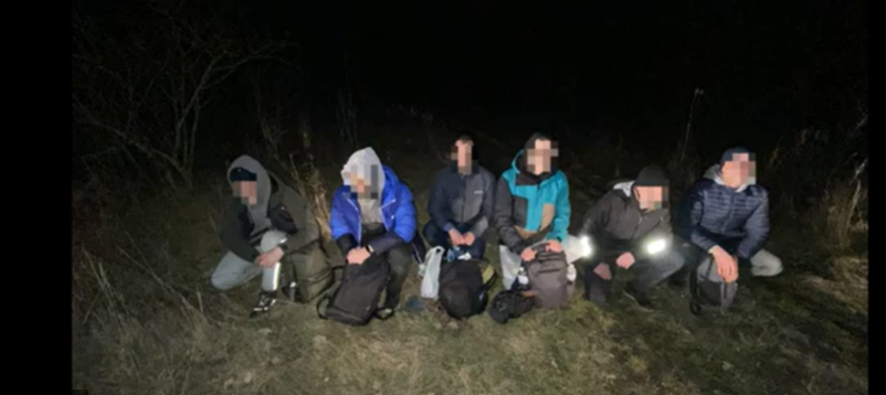 VIDEO 10 străini, depistați în cadrul unei intervenții la frontieră. Câți bani au scos din buzunar pentru a ajunge ilegal în Moldova