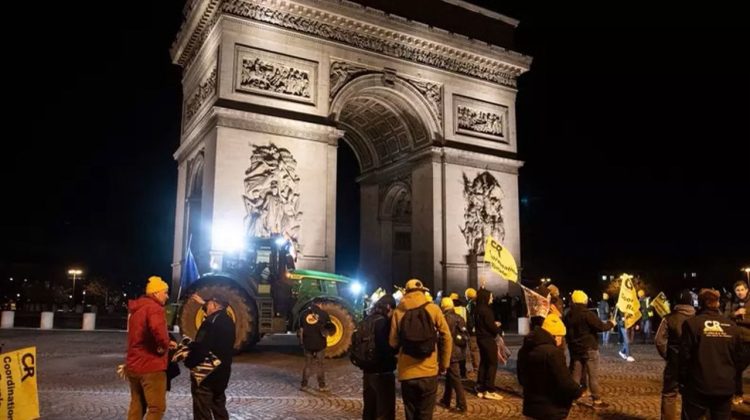 Protestele agricultorilor în Franţa! Zeci de arestări după ce Arcul de Triumf a fost blocat de agricultori