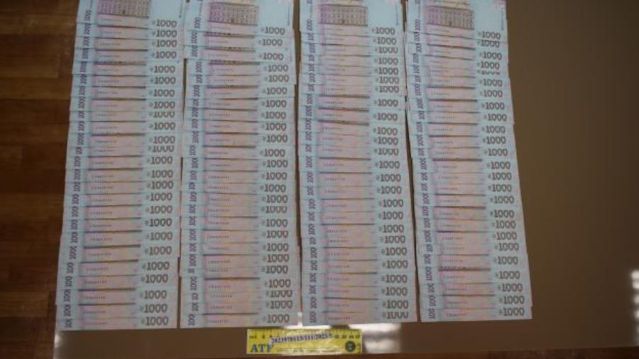 Un bărbat învinuit de contrabandă cu valută străină, trimis după gratii. O parte din bani au fost confiscați