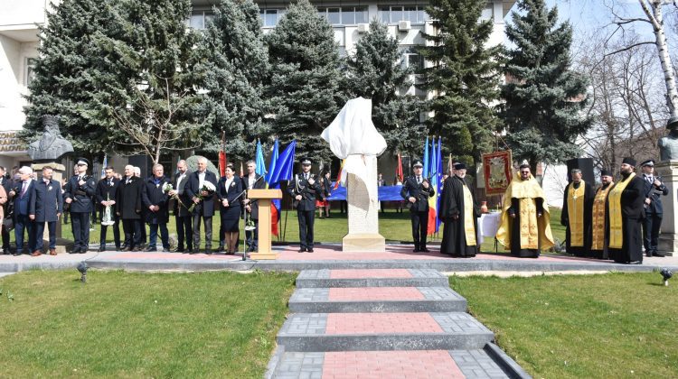 FOTO La Ialoveni, în scuarul Consiliului raional, a fost inaugurat bustul domnitorului Ștefan cel Mare și Sfânt